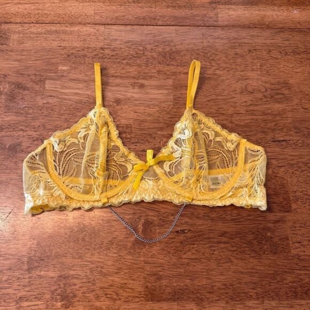 Yellow lace bra 2XL with chain detail
